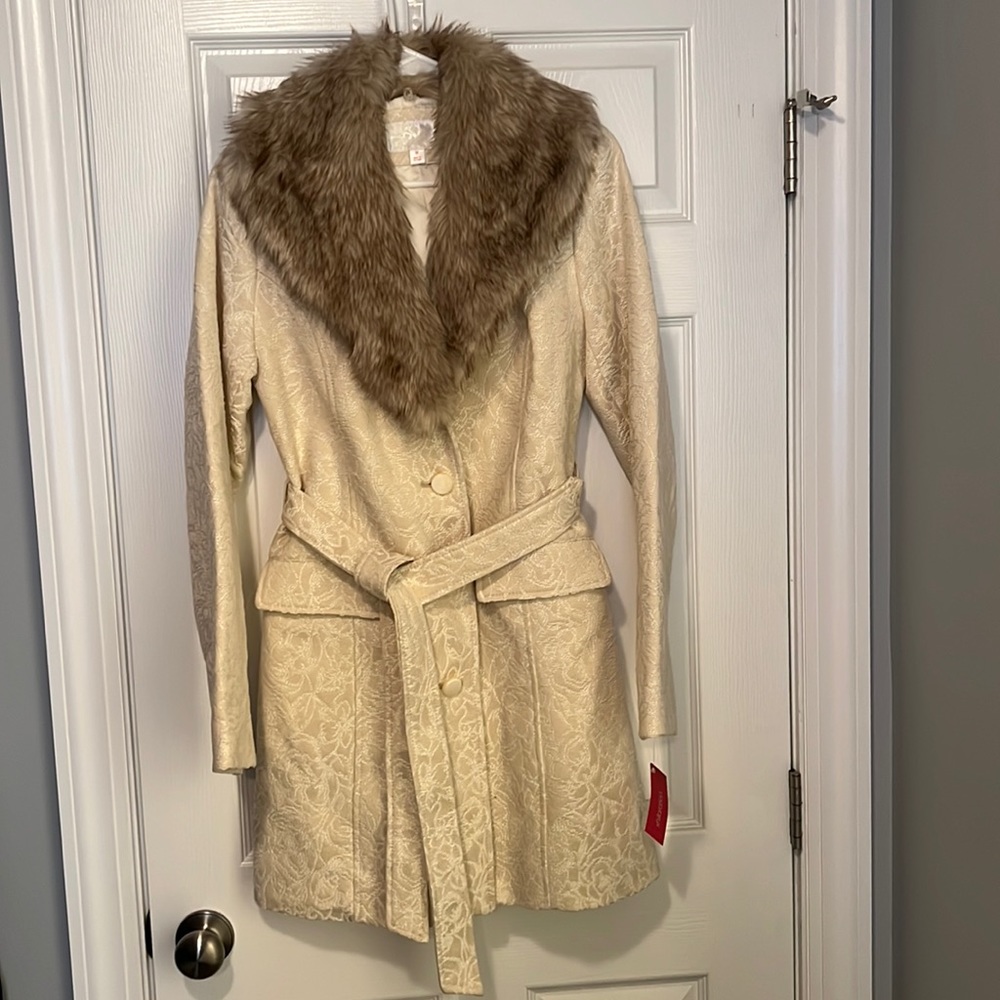 New winter dress coat with removable faux fur collar